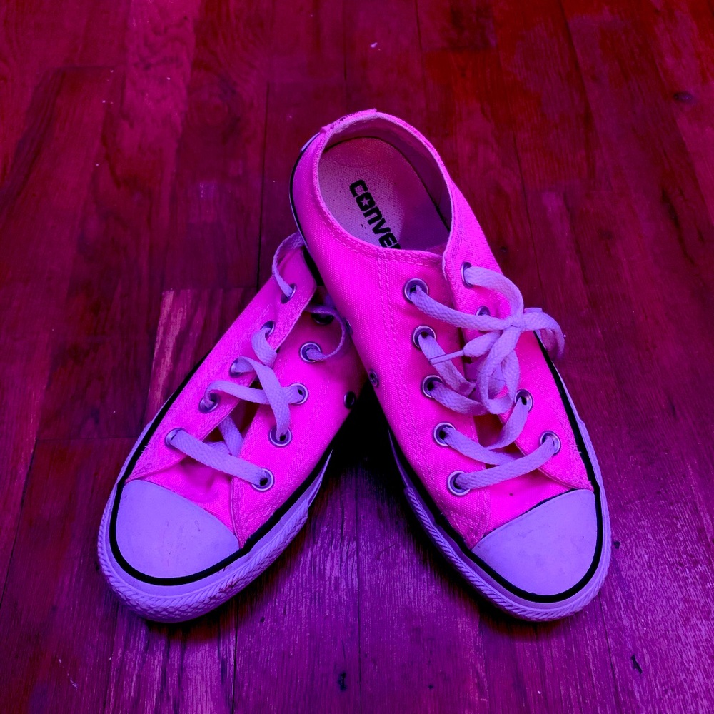 Hot pink size 6 low top converse